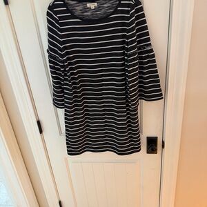 Max Studio Knit Black n White Bell Sleeved Dress in Size L